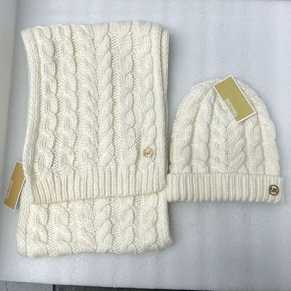 Michael Kors scarf - Picture 1 of 6